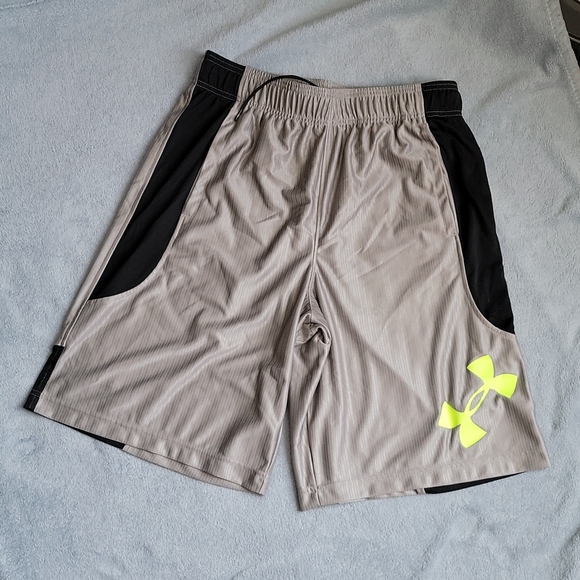 Men's Under Armour shorts size lg - Picture 1 of 4